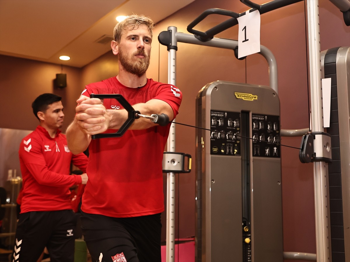 Trendyol Süper Lig ekiplerinden Net Global Sivasspor'un, Antalya kampı devam...