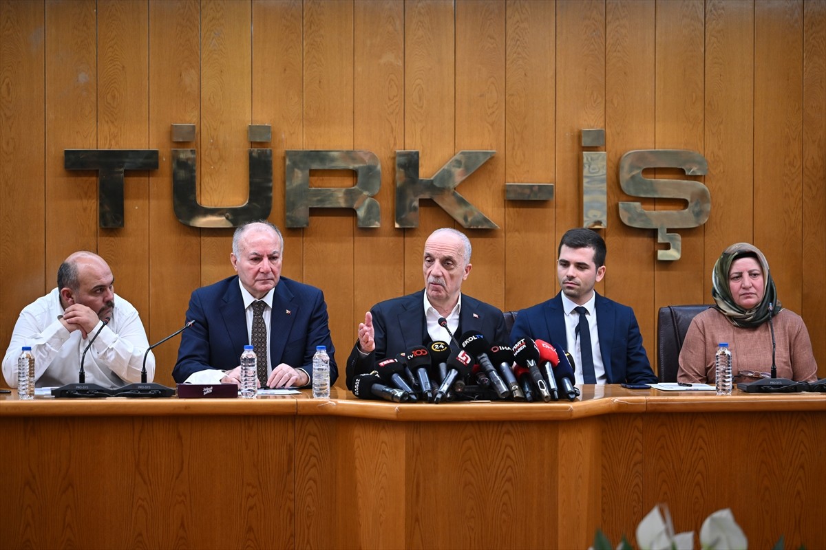 TÜRK-İŞ Genel Başkanı Ergün Atalay, Asgari Ücret Tespit Komisyonunun işçi heyetinde yer alan...