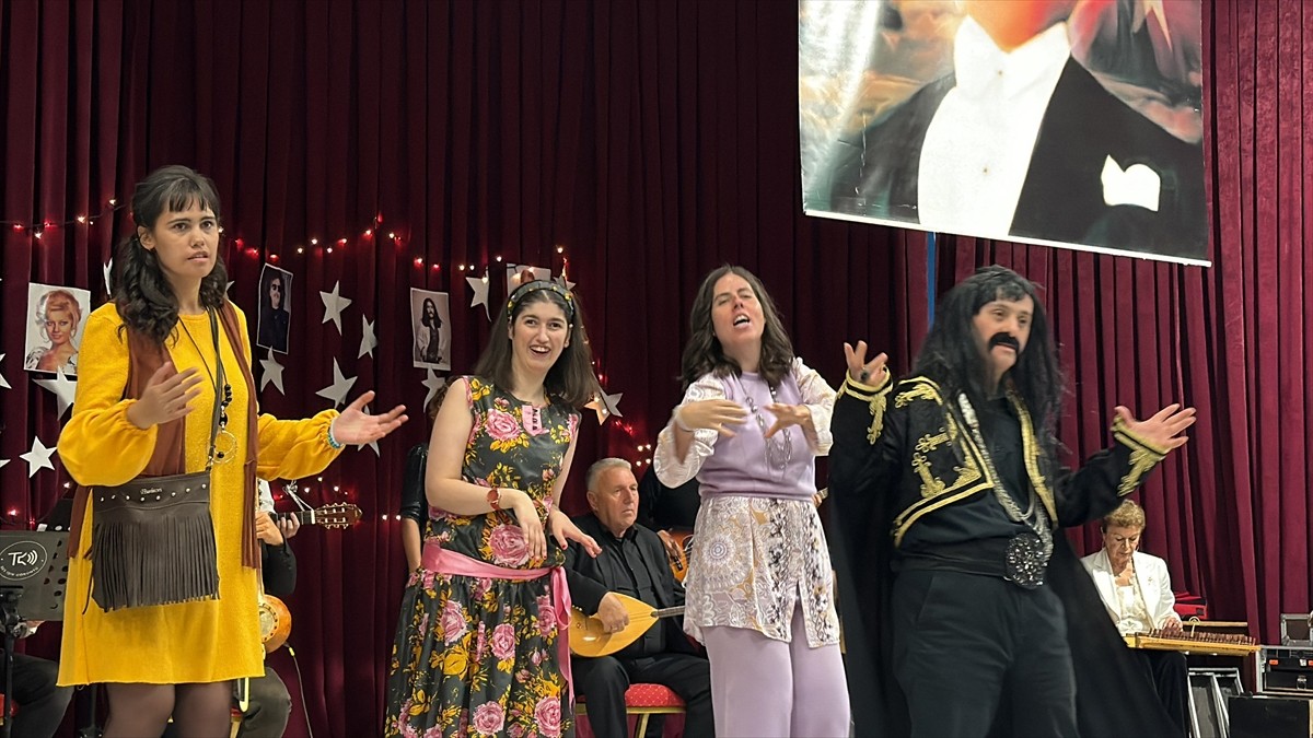 Türk Kızılay, Dünya Engelliler Günü'nü İzmir'in Urla ilçesinde 30 engelli bireyin sahne aldığı...