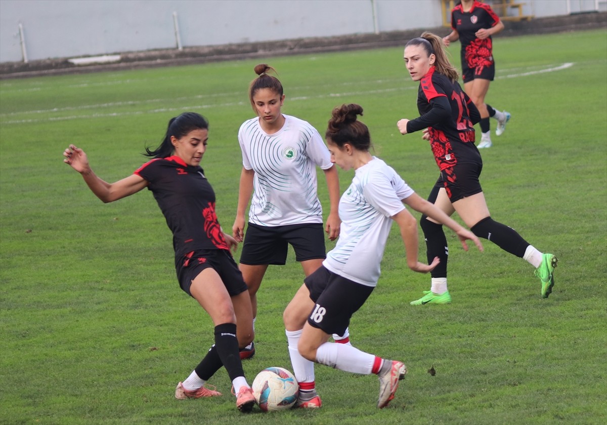nye-kad-n-spor-kul-b-ekmek-y-bilgido-a-y-farkl-ge-ti