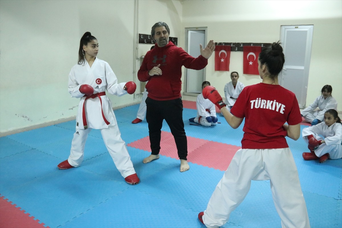 Türkiye Karate Federasyonu'nun faaliyet programındaki 34. Uluslararası Boğaziçi Karate...