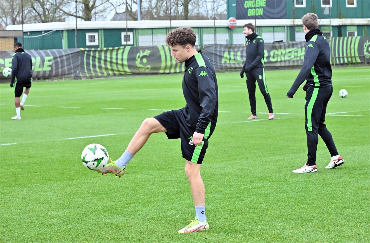 UEFA Konferans Ligi'nin 6. ve son hafta maçında RAMS Başakşehir'i konuk edecek Belçika temsilcisi...