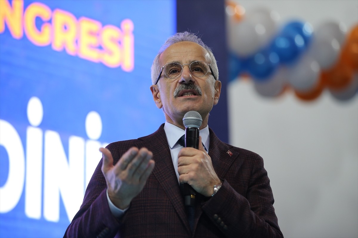 Ulaştırma ve Altyapı Bakanı Abdulkadir Uraloğlu, Adıyaman Üniversitesi Spor Salonu'nda düzenlenen...