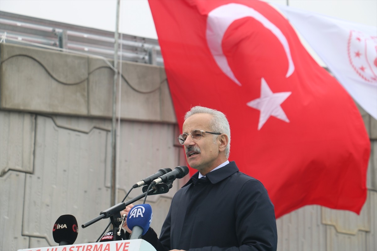 Ulaştırma ve Altyapı Bakanı Abdulkadir Uraloğlu, Kahta-Narince-Siverek Yolu Açılış Töreni'nde...