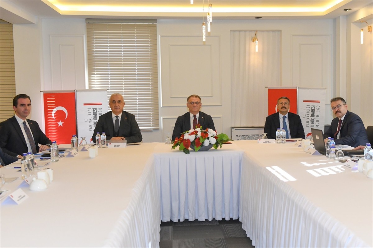 Van'da 5 ilden yetkililerin katılımıyla Düzensiz Göçle Mücadele Koordinasyon Toplantısı...