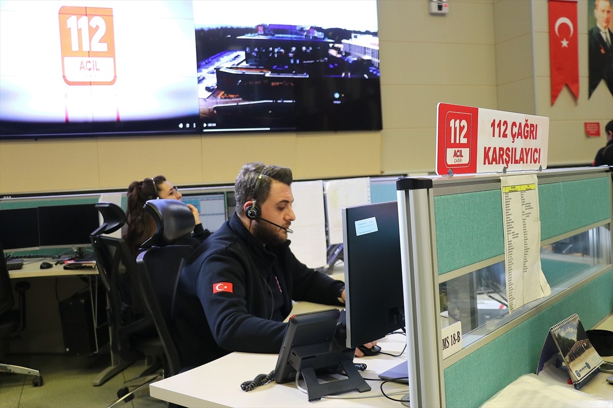  Van'ın Edremit ilçesinde 112 Acil Çağrı Merkezi'ni bu yıl 8 bin 500 kez gereksiz yere arayarak...