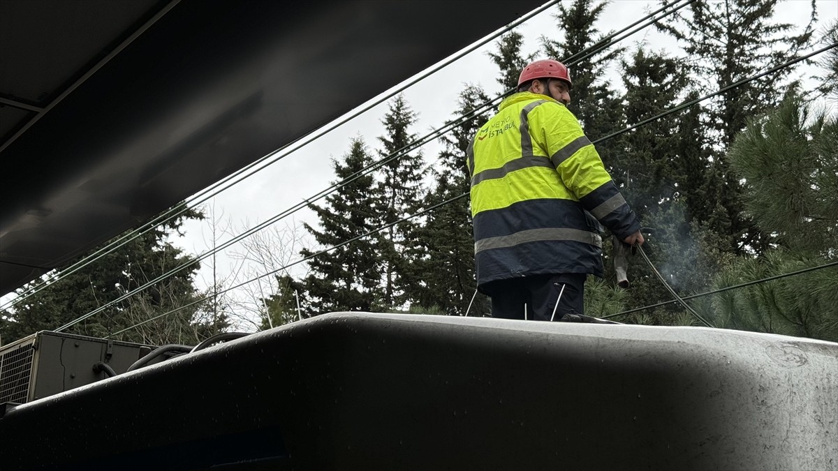 Yenikapı-Atatürk Havalimanı/Kirazlı Metro Hattı'nda yaşanan teknik arıza nedeniyle seferler...