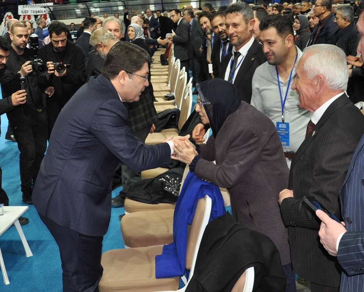 Adalet Bakanı Yılmaz Tunç,  Kütahya Yeni Spor Salonu'nda düzenlenen AK Parti 8. Olağan Kütahya İl...