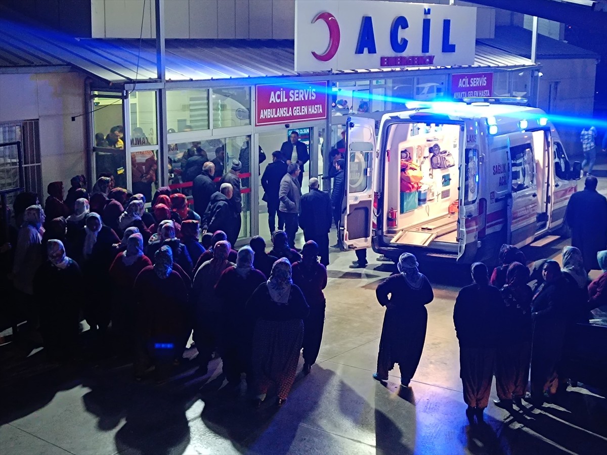 Adana'nın Kozan ilçesinde düğünde silahla ateş edilmesi sonucu mermi isabet eden çocuk ağır...