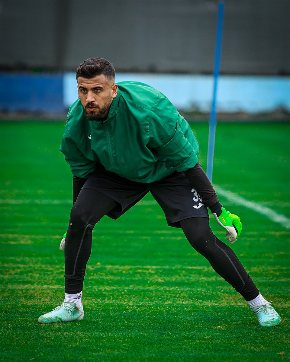 Adana Demirspor, Trendyol Süper Lig'in 21. haftasında Çaykur Rizespor ile deplasmanda oynayacağı...