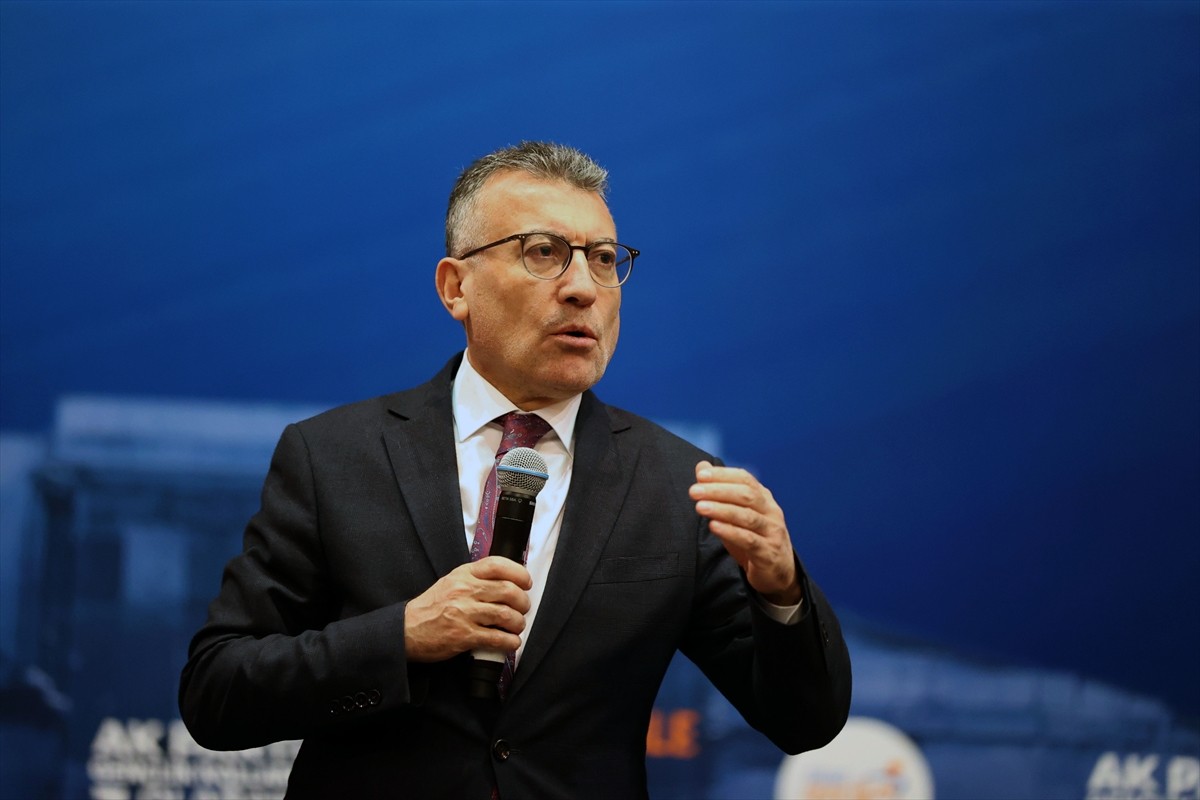 AK Parti TBMM Grup Başkanı Abdullah Güler (sol 2), Fidan Yazıcıoğlu Kültür Merkezi'nde düzenlenen...