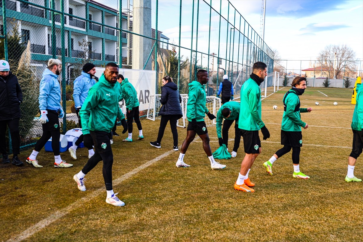 Alagöz Holding Iğdır FK, yeni transferlerinin de katkısıyla Trendyol 1. Lig'in ikinci yarısında...