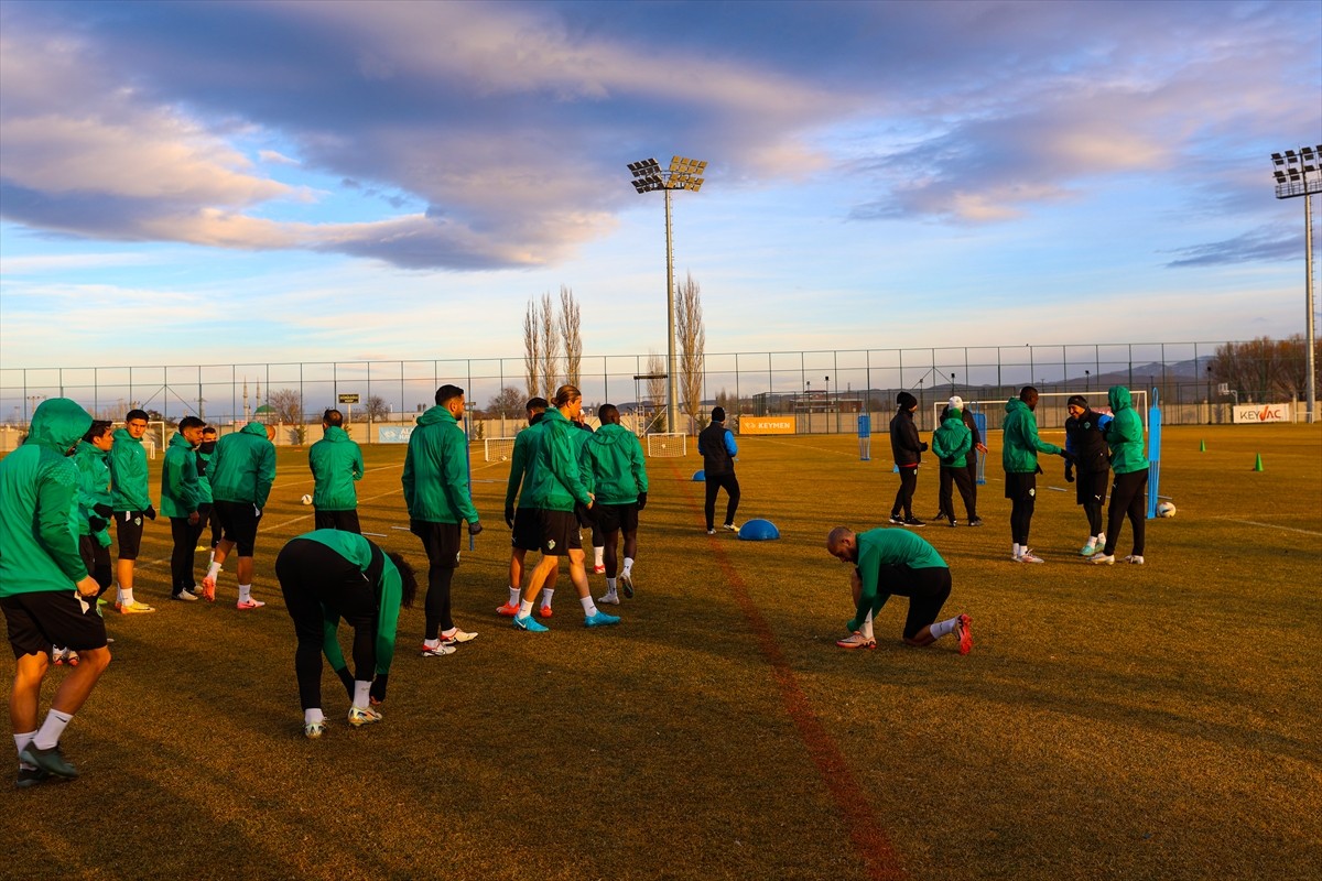 Alagöz Holding Iğdır FK, yeni transferlerinin de katkısıyla Trendyol 1. Lig'in ikinci yarısında...