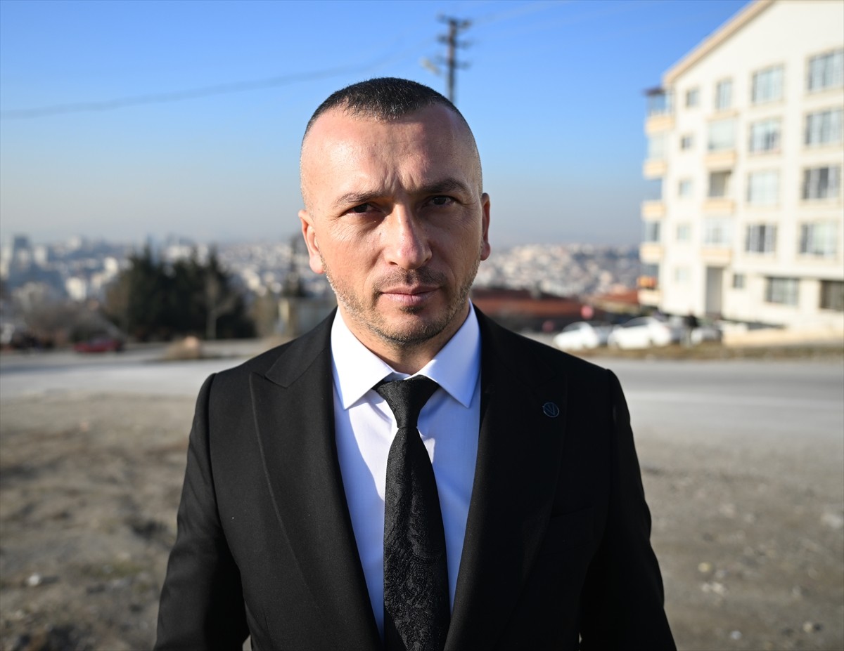 Ankara'da bir kadının sahipsiz köpeklerin saldırısına uğradığı anlar, cep telefonu kamerasıyla...