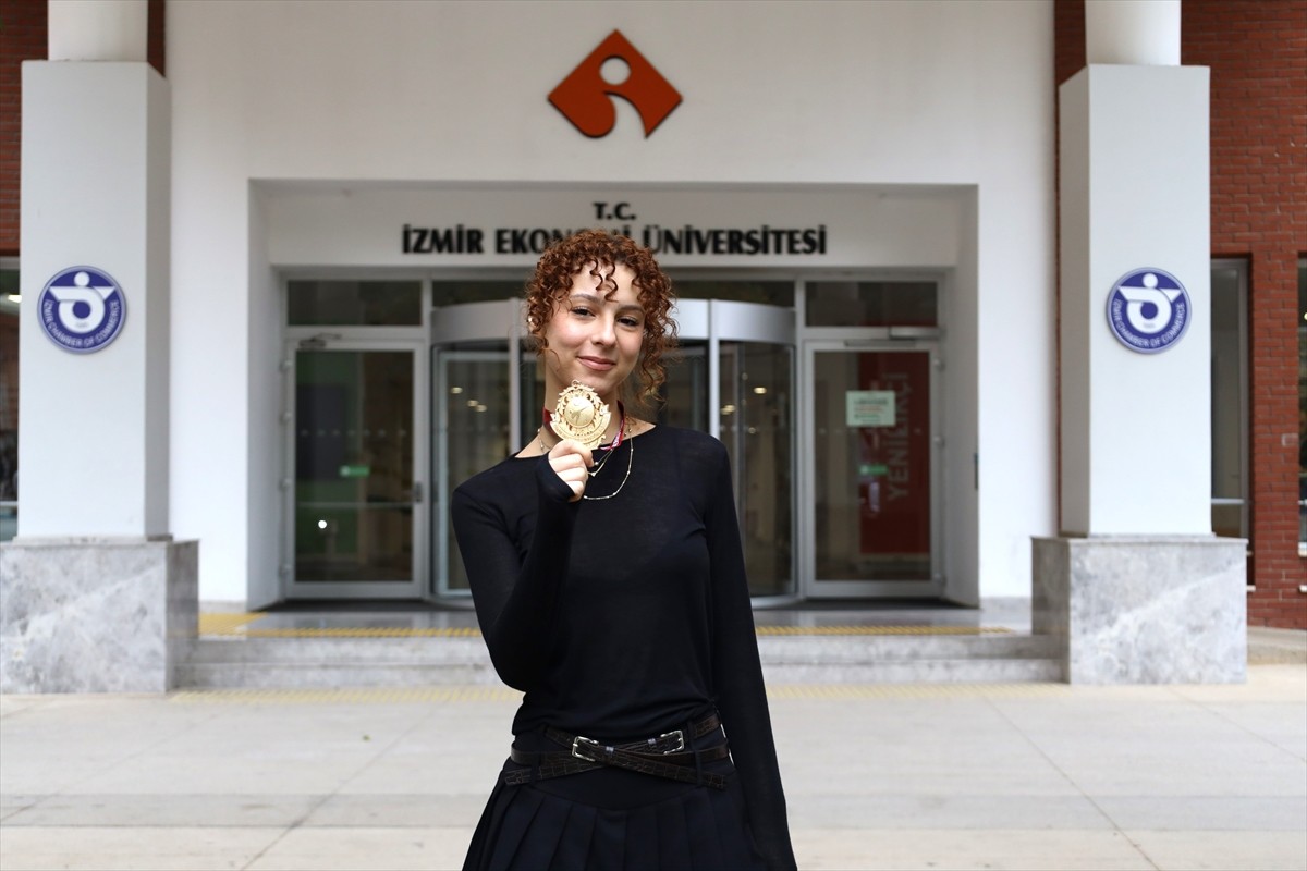 Ankara'da düzenlenen Türkiye Büyükler Tekvando Şampiyonası'nda, kadınlarda 62 kiloda altın...