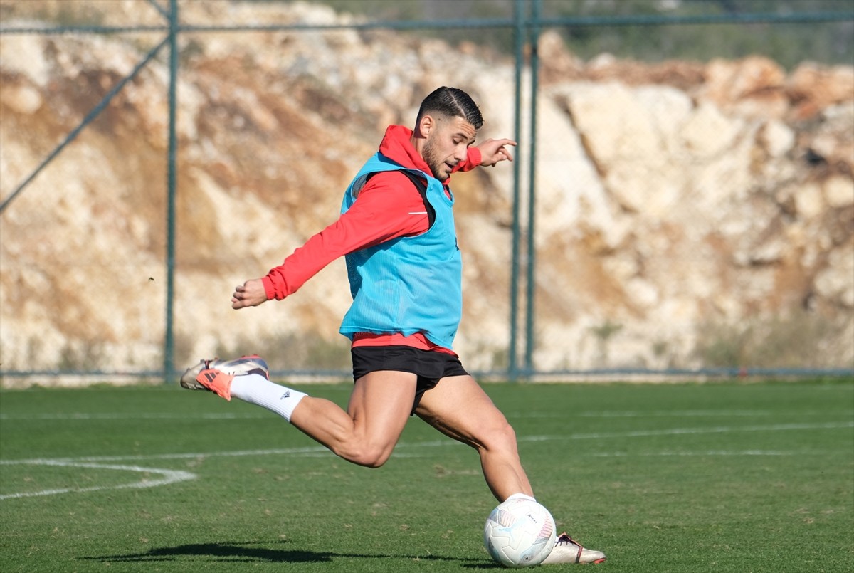 Atakaş Hatayspor, Trendyol Süper Lig'in 18. haftasında deplasmanda Fenerbahçe ile oynayacağı maçın...