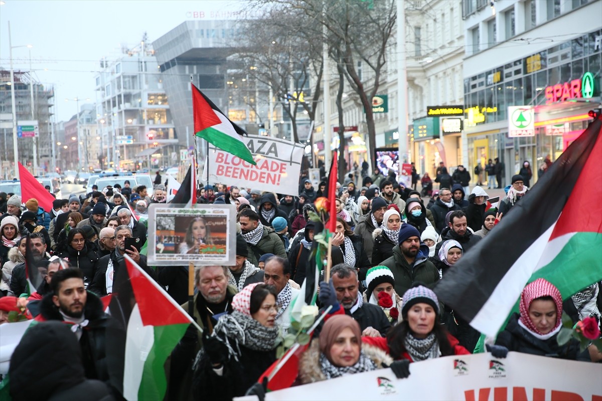 Avusturya’nın başkenti Viyana’da Filistin destekçileri, Gazze’de soykırımı durduracak ateşkesin...