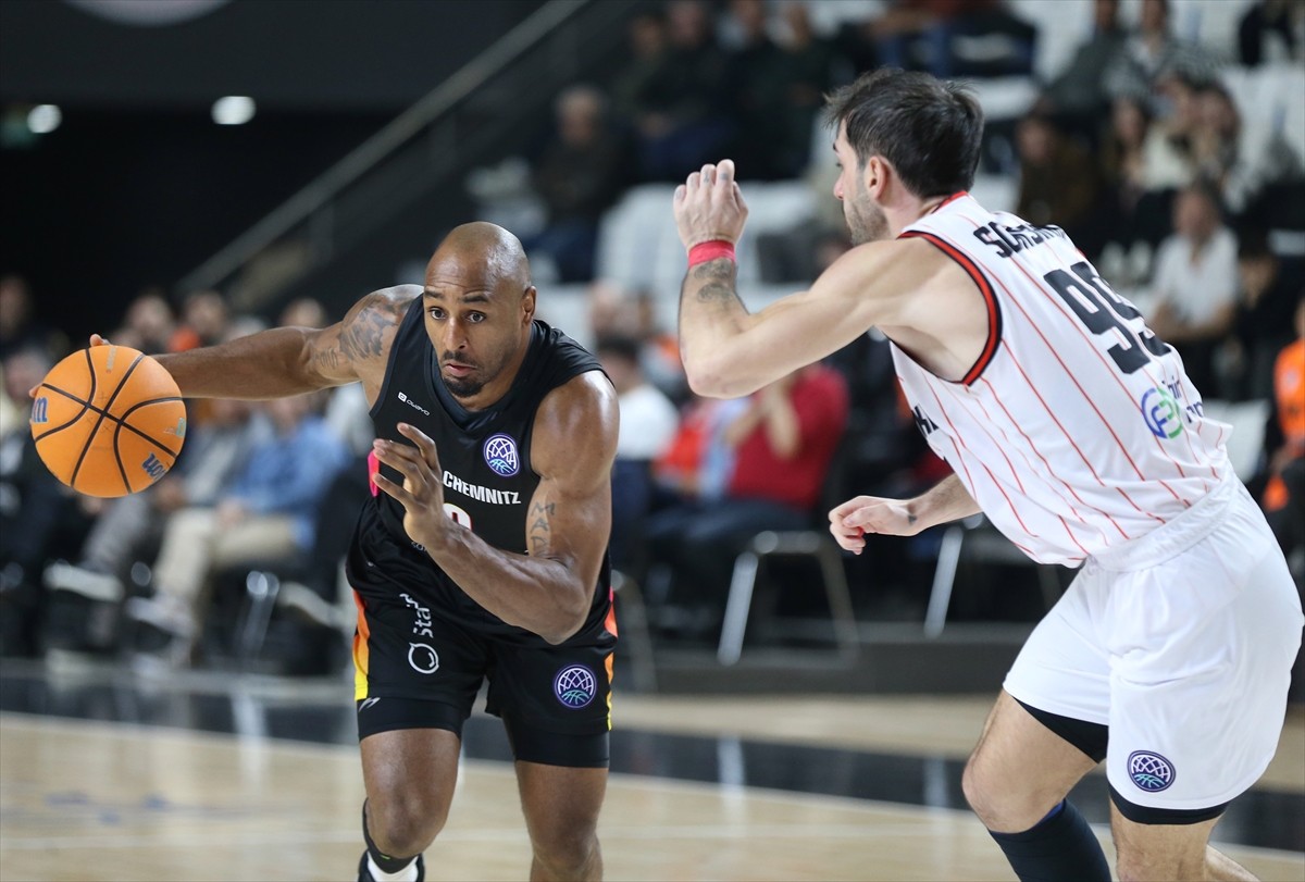 Basketbol Şampiyonlar Ligi play-in etabı ilk maçında Manisa Basket, Almanya'nın Niners Chemnitz...