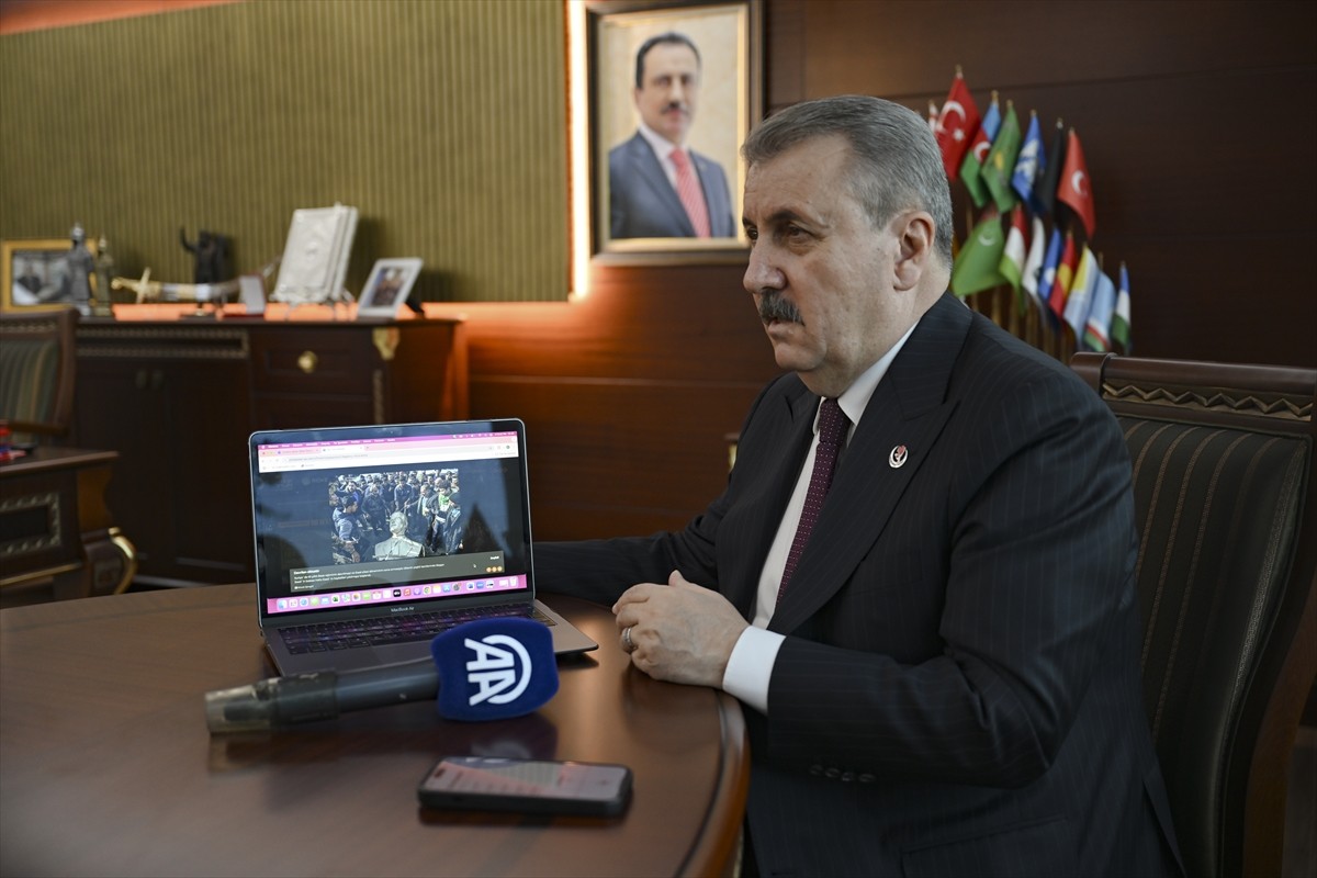 BBP Genel Başkanı Mustafa Destici, Anadolu Ajansının (AA) "Yılın Kareleri" oylamasına katıldı....