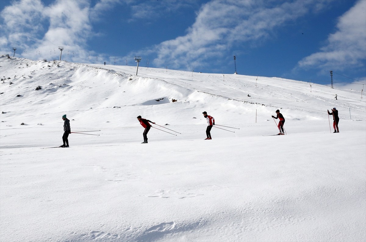 Bitlis'te kayaklı koşu takımı sporcuları, Erzurum'da yapılacak yarışmada yüksek puanlar elde...