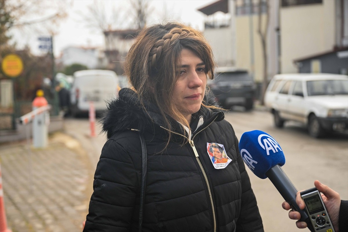 Bolu Kartalkaya Kayak Merkezi'ndeki Grand Kartal Otel'deki yangından ilk etapta sağ olarak dışarı...