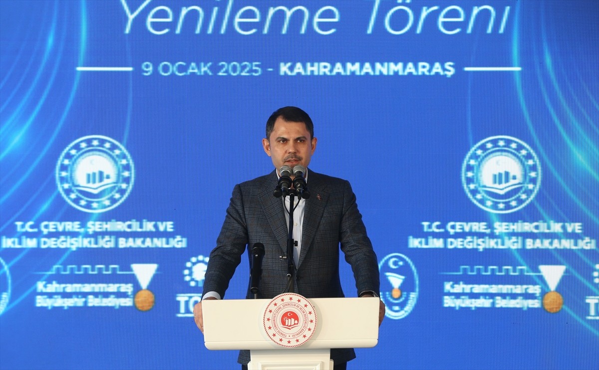 Çevre, Şehircilik ve İklim Değişikliği Bakanı Murat Kurum, depremden zarar gören "Kapalı Çarşı ve...