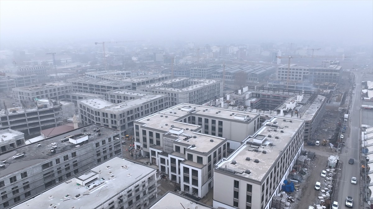 Çevre, Şehircilik ve İklim Değişikliği Bakanı Murat Kurum, Malatya Bakırcılar Çarşısı'nda Emlak...