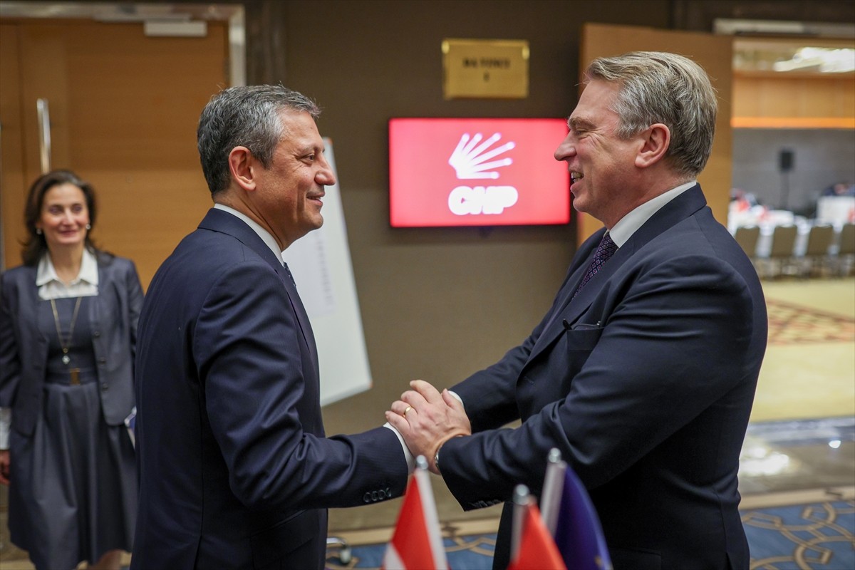 CHP Genel Başkanı Özgür Özel, Avrupa Birliği (AB) Türkiye Delegasyonu Başkanı Büyükelçi Thomas...