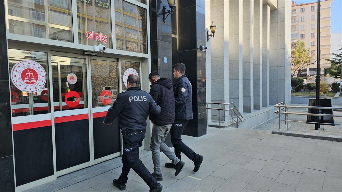 Çorum'da otomobiliyle çarptığı motosiklet sürücüsünün ölümüne neden olan otomobil sürücüsü...