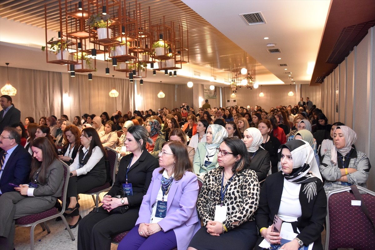 Cumhurbaşkanı Recep Tayyip Erdoğan'ın eşi Emine Erdoğan'ın himayelerinde yürütülen "Doğal Olan...