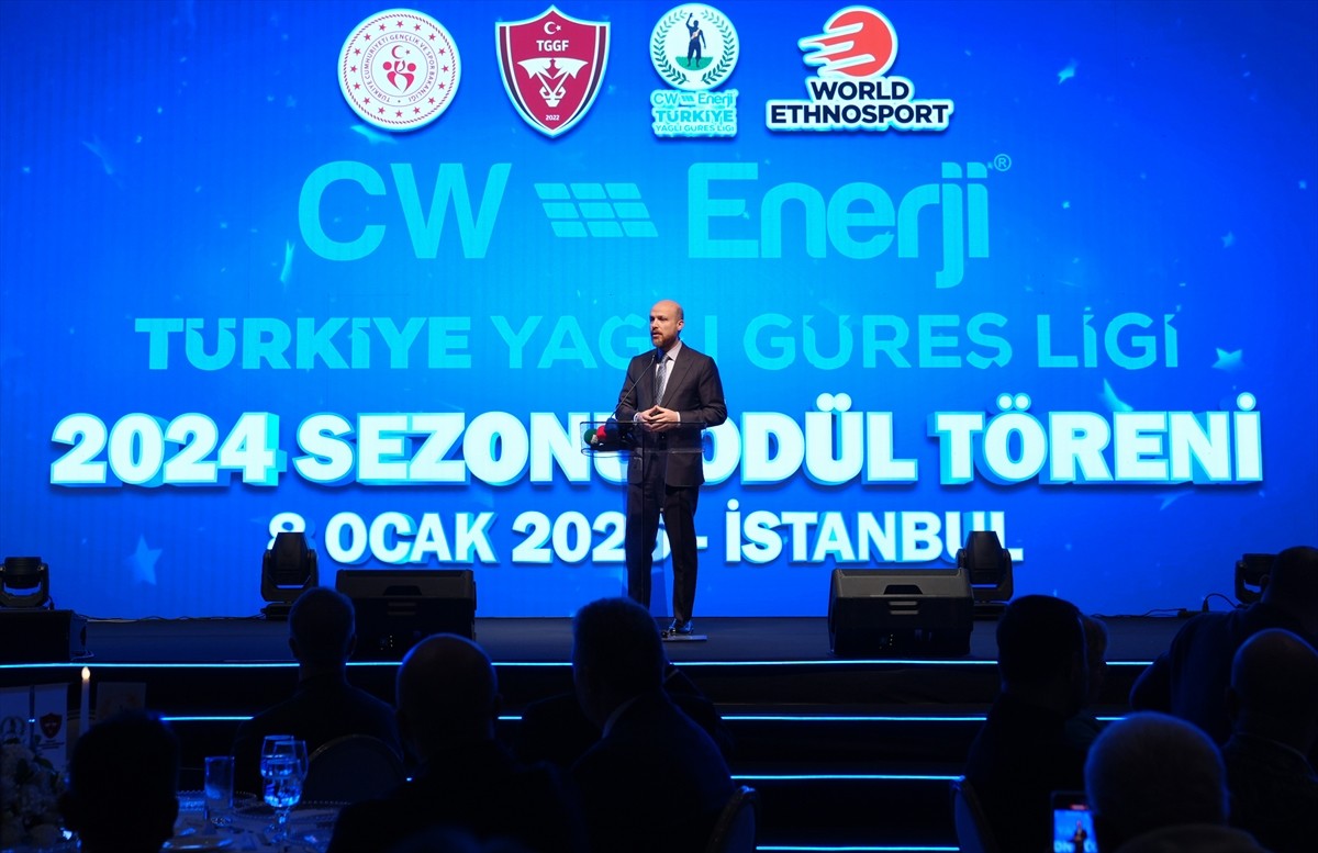 CW Enerji Türkiye Yağlı Güreş Ligi 2024 sezonunda dereceye giren pehlivanlar ödüllerine kavuştu....