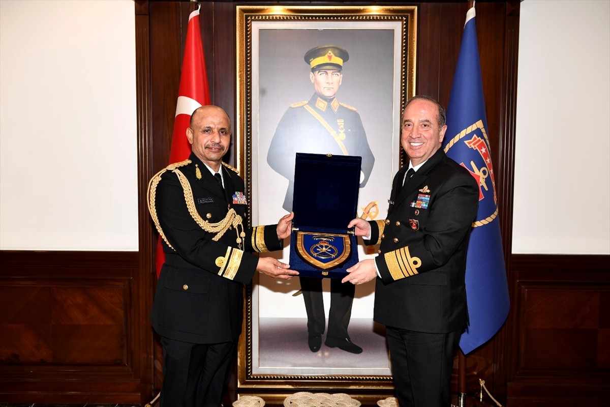 Deniz Kuvvetleri Komutanı Oramiral Ercüment Tatlıoğlu, Umman Deniz Kuvvetleri Komutanı Tümamiral...