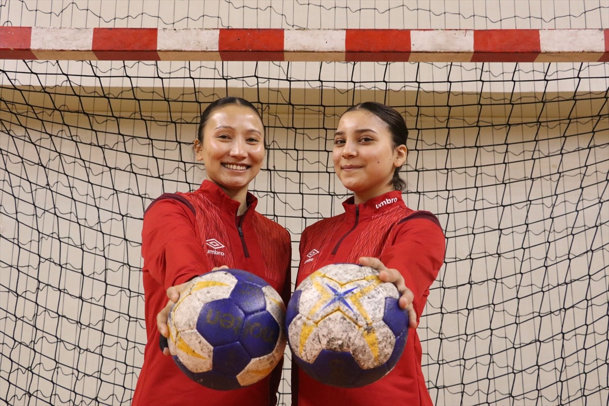 Depremler nedeniyle hakkını dondurduğu Hentbol Kadınlar Süper Lig'e döndüğü sezonda 9 maçta 7...