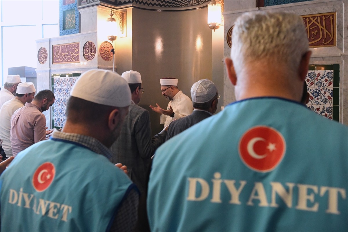 Diyanet İşleri Başkanı Ali Erbaş, 2025 hac organizasyonu görüşmeleri için bulunduğu Suudi...