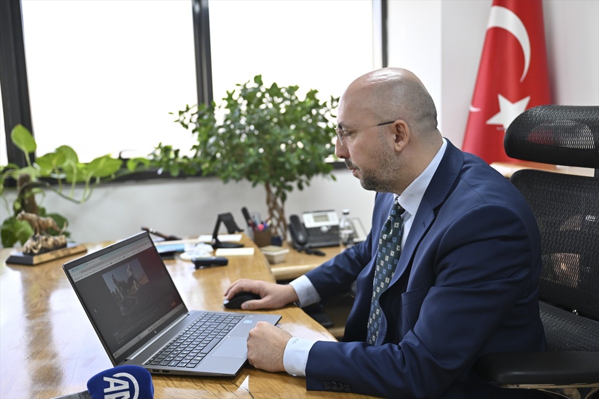 Doğa Koruma ve Milli Parklar (DKMP) Genel Müdürü Kadir Çokçetin, Anadolu Ajansının (AA) gözünden...