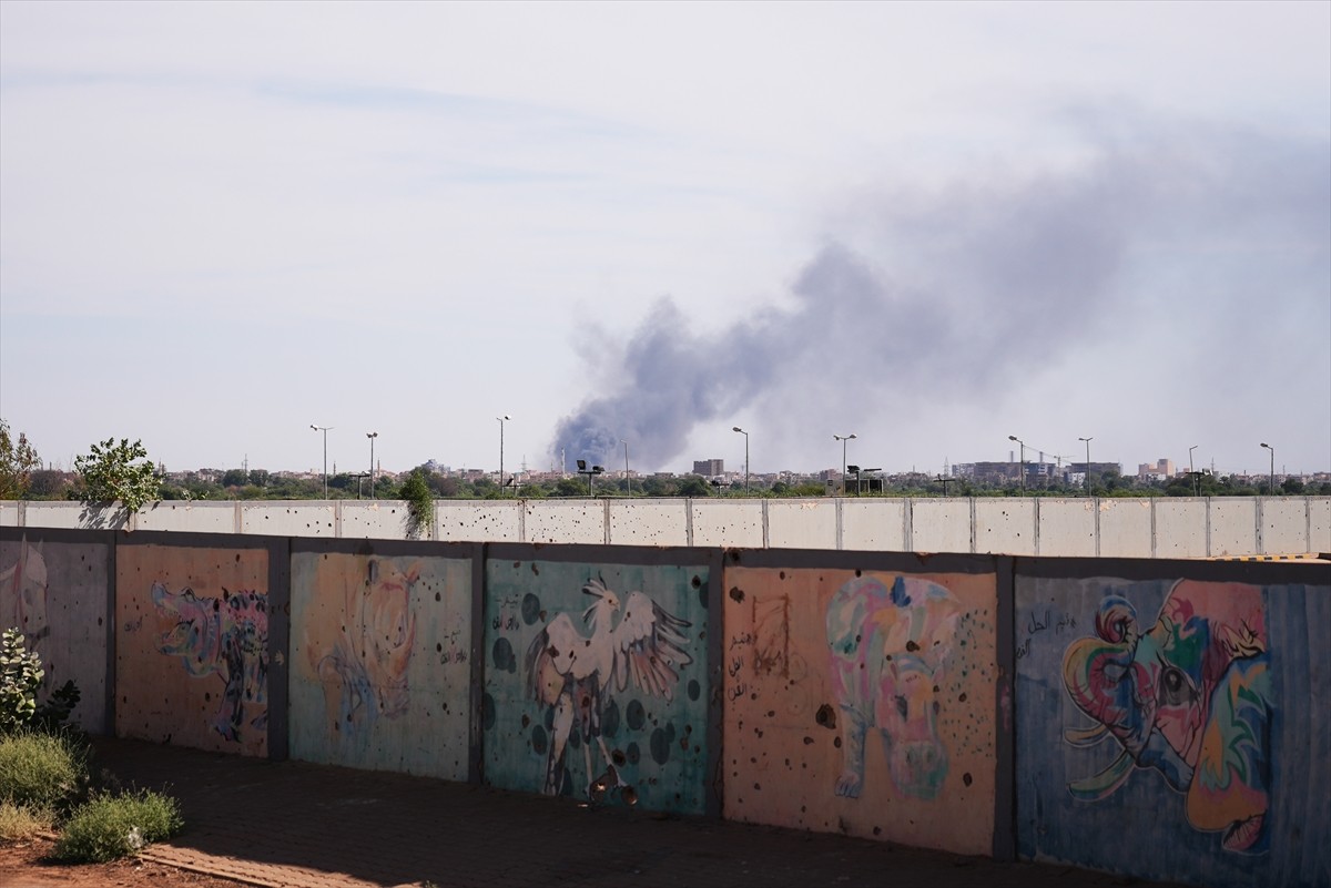 Doğu Afrika ülkesi Sudan'da 15 Nisan 2023'te ordu ile Hızlı Destek Kuvvetleri (HDK) arasındaki...