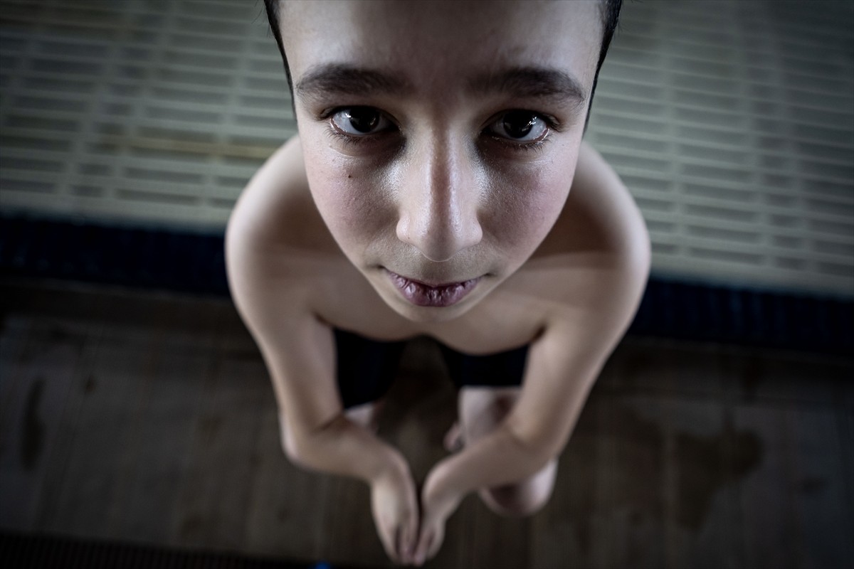 Doğuştan kollarından ve ayaklarından engelli 15 yaşındaki Eyüp Can Akgün, iki yıl önce eğlenmek...