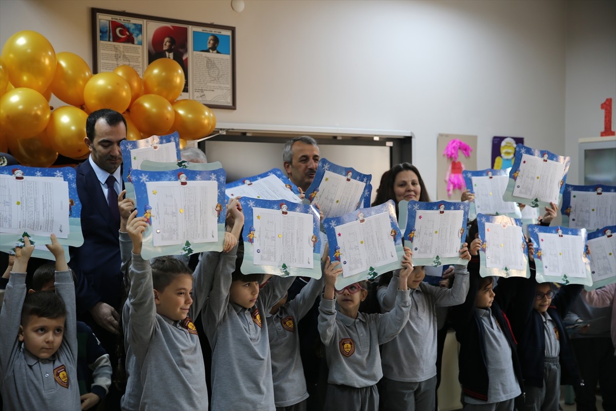 Edirne'de il genelinde 280 okulda öğrenim gören 55 bin 188 öğrenci karne sevinci yaşadı. Edirne...