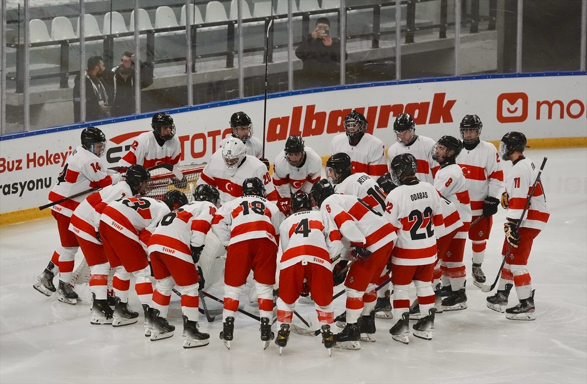 Erkekler 20 Yaş Altı Buz Hokeyi Dünya Şampiyonası 3. Klasman A Grubu'nda Türkiye ile Bosna Hersek...