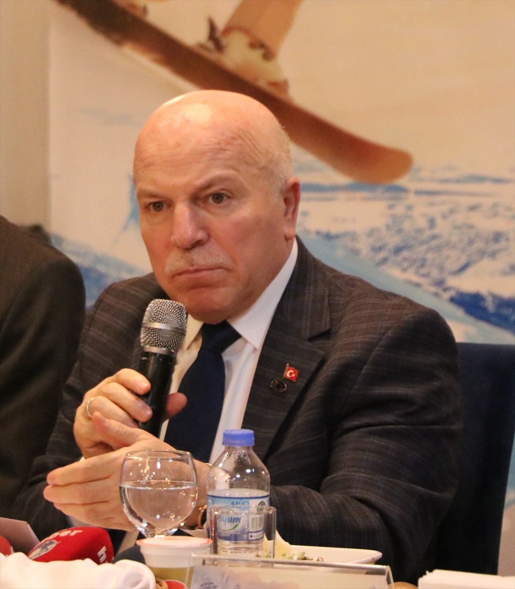 Erzurum Palandöken Dağı'nda "Avrupa Kış Sporları Başkenti Erzurum 2025" konulu bilgilendirme...