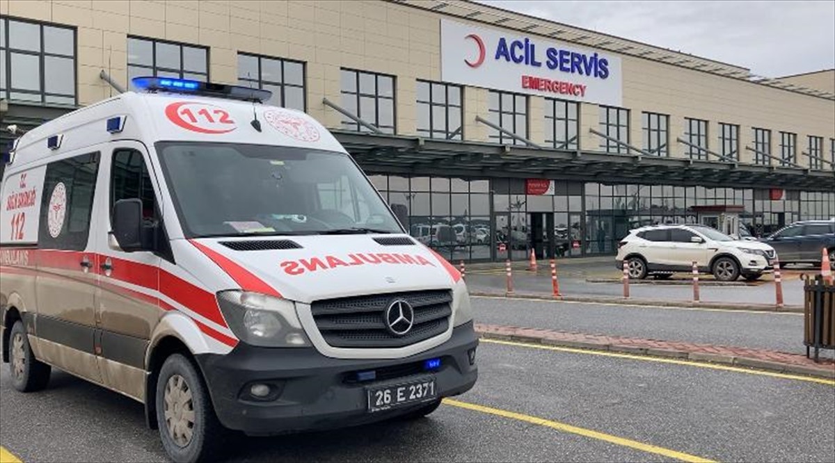 Eskişehir'in Odunpazarı ilçesinde evinde rahatsızlanan 23 günlük bebek, kaldırıldığı hastanede...