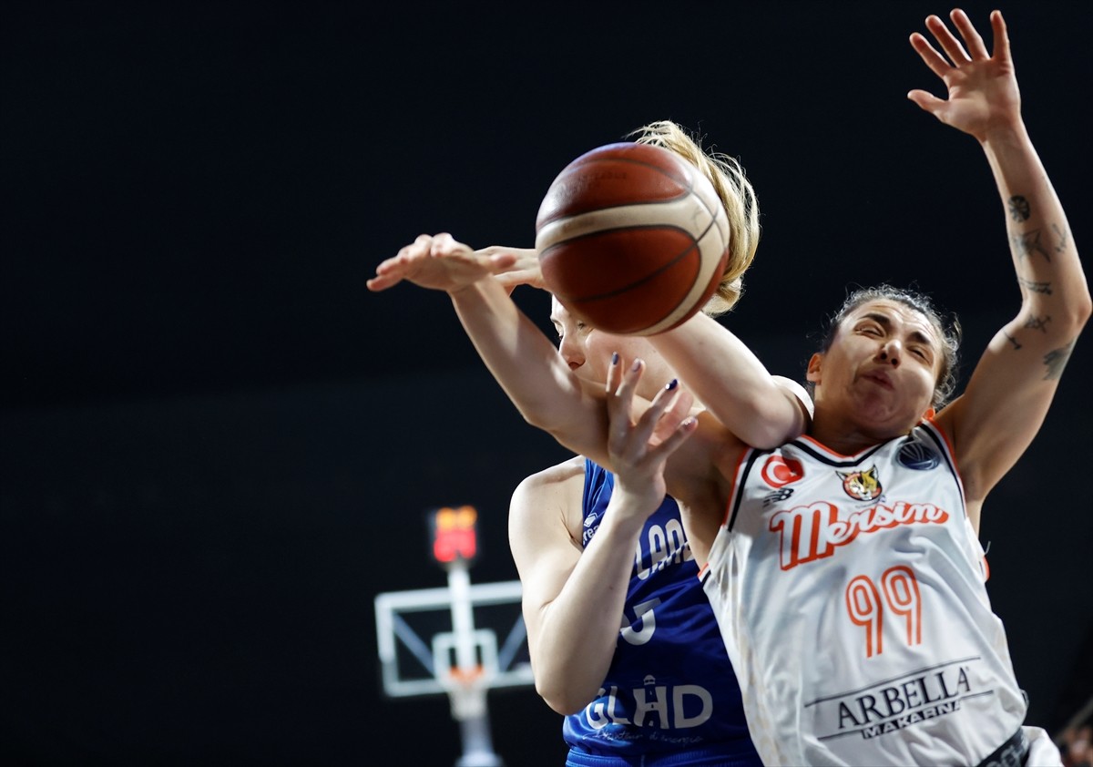 FIBA Avrupa Ligi 2. tur E Grubu altıncı ve son maçında ÇİMSA ÇBK Mersin ile Fransa'nın Basket...