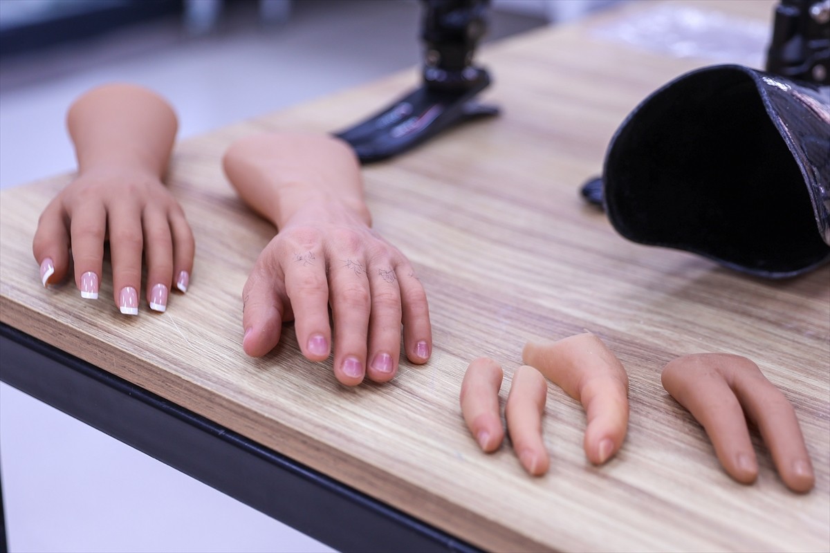 Gaziantep'te 6 Şubat 2023'teki depremlerden sonra kapasitesi artırılan ortez ve protez merkezinde...