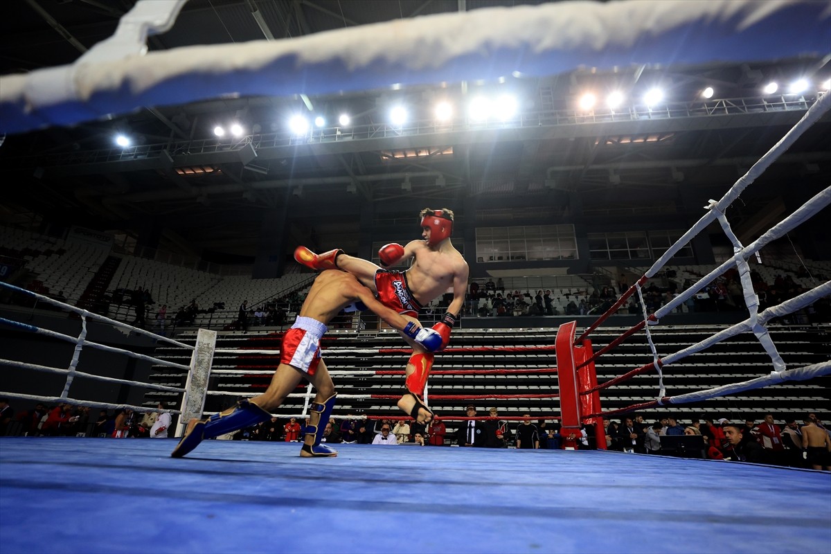 Gençler ve Büyükler Türkiye Kick Boks Şampiyonası, Antalya'da başladı. Antalya Spor Salonu'nda...