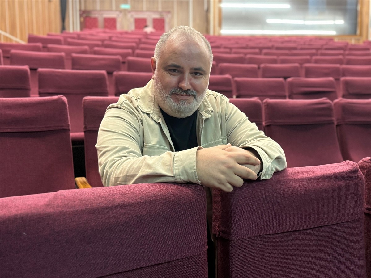 Hakan Hüseyin Gül'ün yazıp yönettiği, Yücel Gökçek'in oynadığı "Şairin Rızası Yok" oyunu, Kartal...