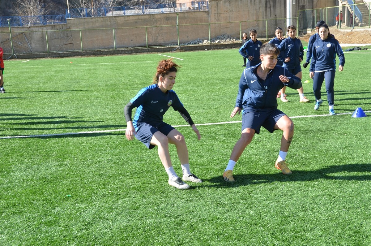 Hakkari'nin Yüksekova ilçesinde 8 yıl önce kurulan ve geçen yıl Türkiye Futbol Federasyonu (TFF)...