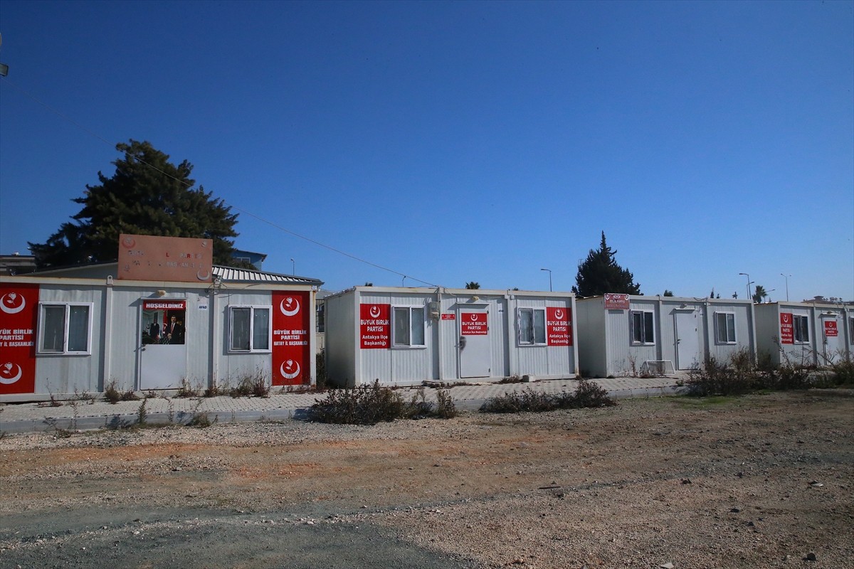 Hatay'da, 6 konteynerden hırsızlık yaptıkları iddiasıyla 2 şüpheli gözaltına alındı. Hırsızlık...