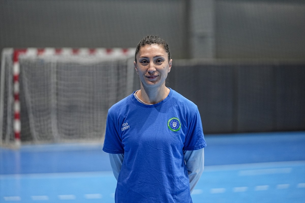 Hentbol Kadınlar Süper Lig'inde mücadele eden Bursa Büyükşehir Belediyespor, "zirvenin" yeni...