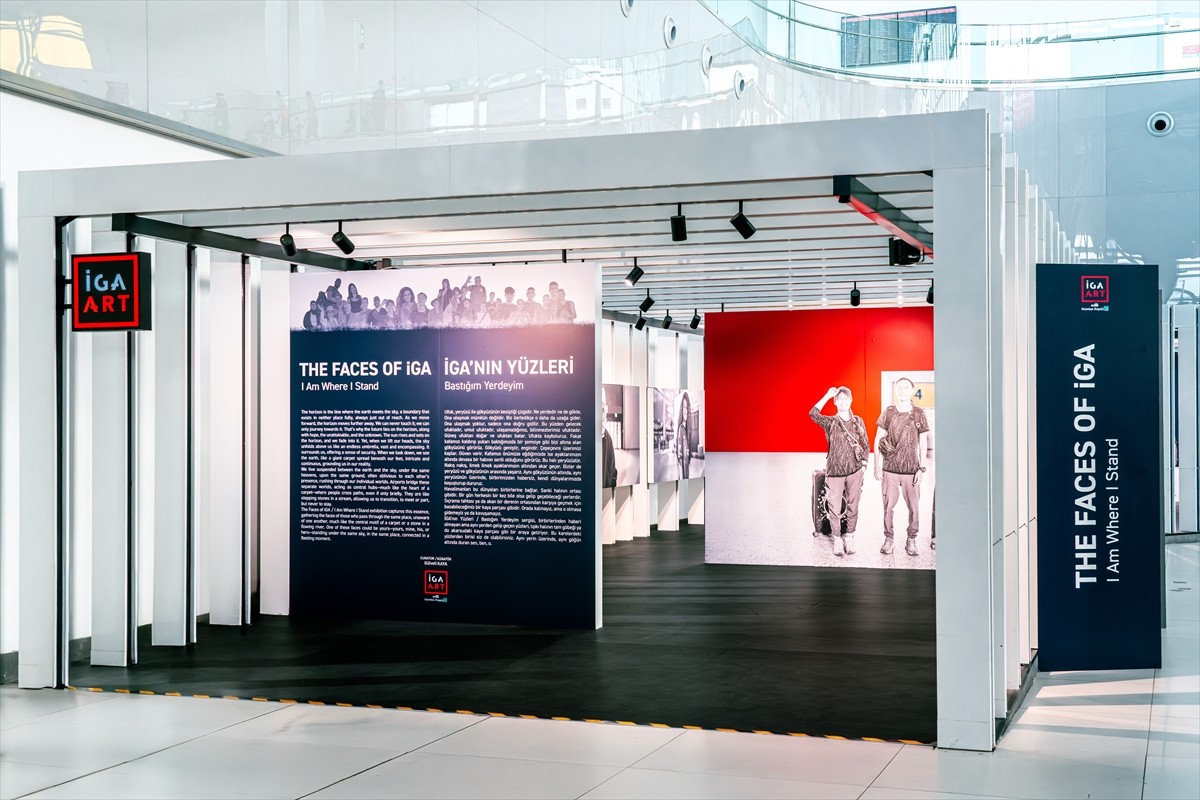 İGA İstanbul Havalimanı'nın ağırladığı farklı kültürlerden 100 misafirin portresinin yer aldığı...