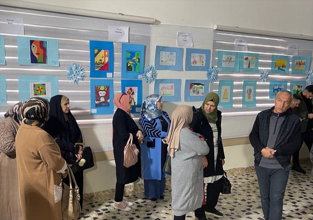 Irak'ın Kerkük kentinde ilköğretim öğrencileri İsrail'in Gazze Şeridi'ndeki saldırılarına dikkati...